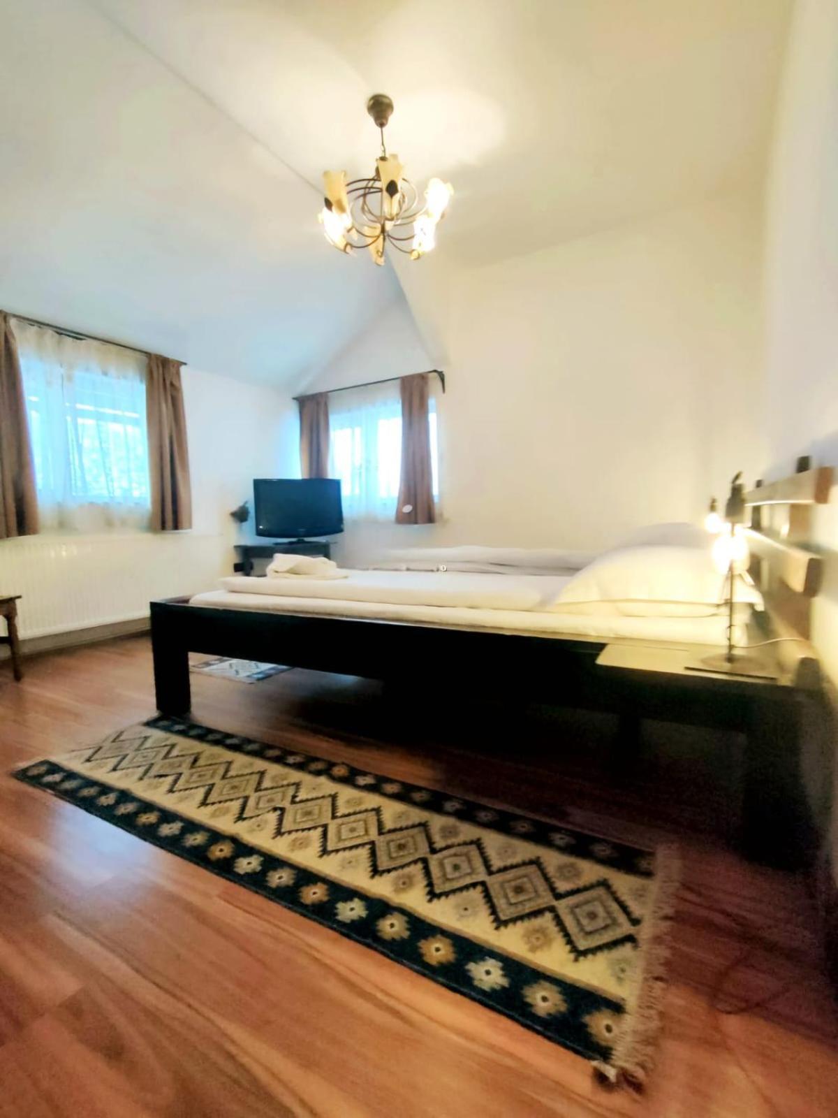 Pensiunea Cerbul - Valea Dobarlaului Ngoại thất bức ảnh