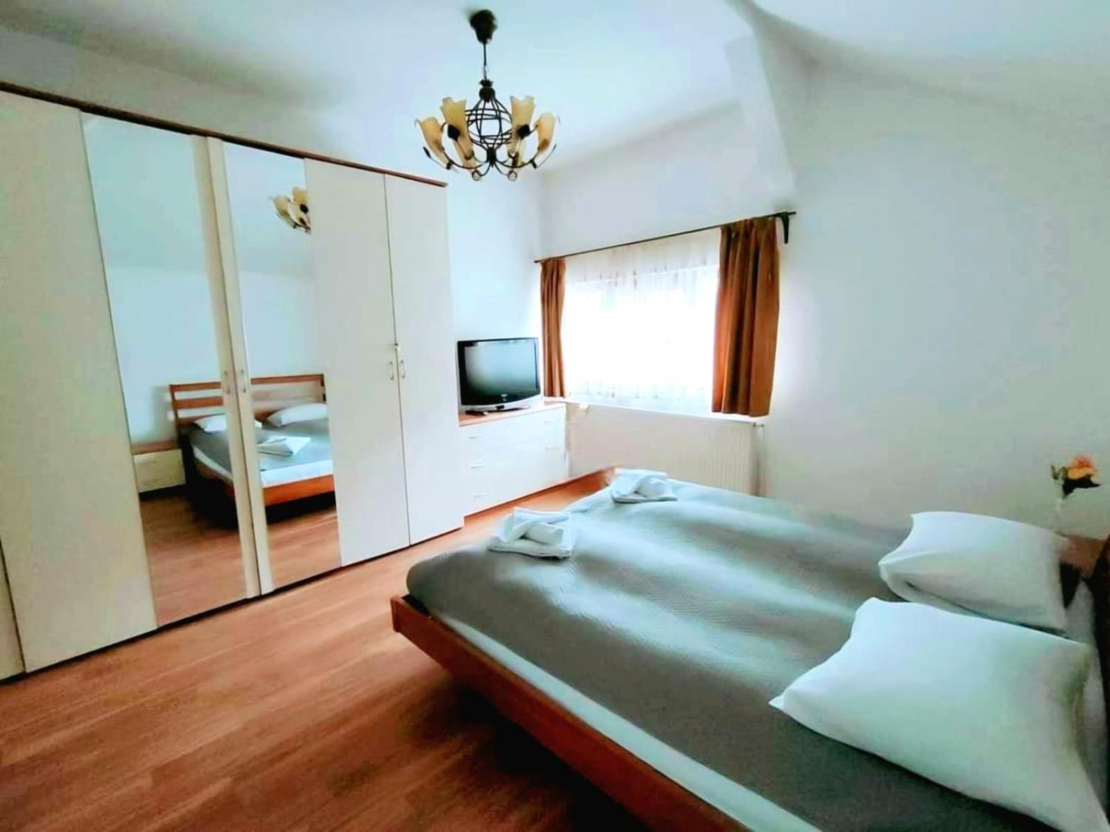 Pensiunea Cerbul - Valea Dobarlaului Ngoại thất bức ảnh
