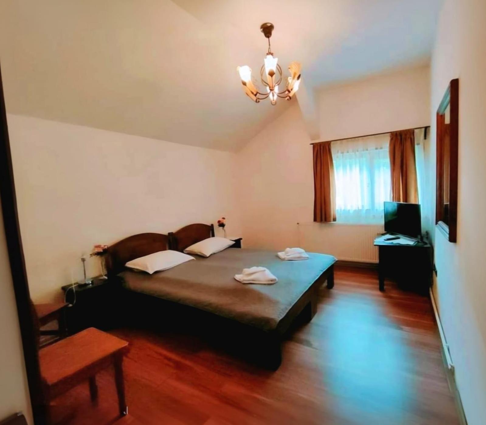Pensiunea Cerbul - Valea Dobarlaului Ngoại thất bức ảnh